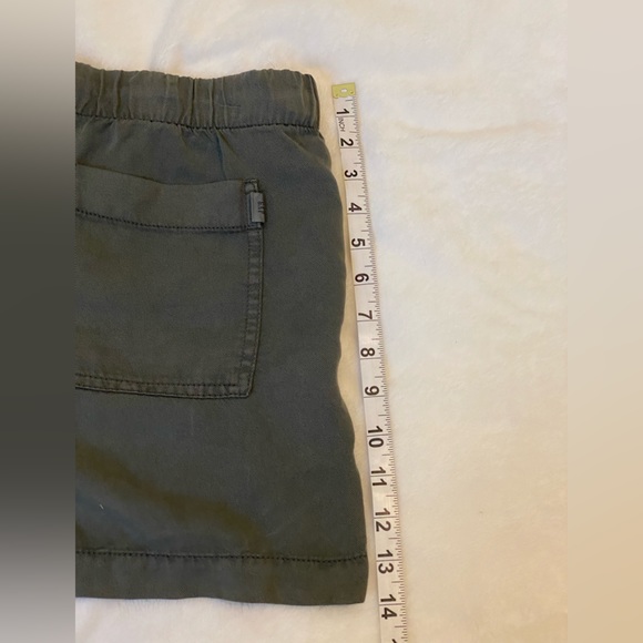𝅺GAP Olive Army Green Women's Lightweight, Flowy Short Size M - Picture 5 of 8